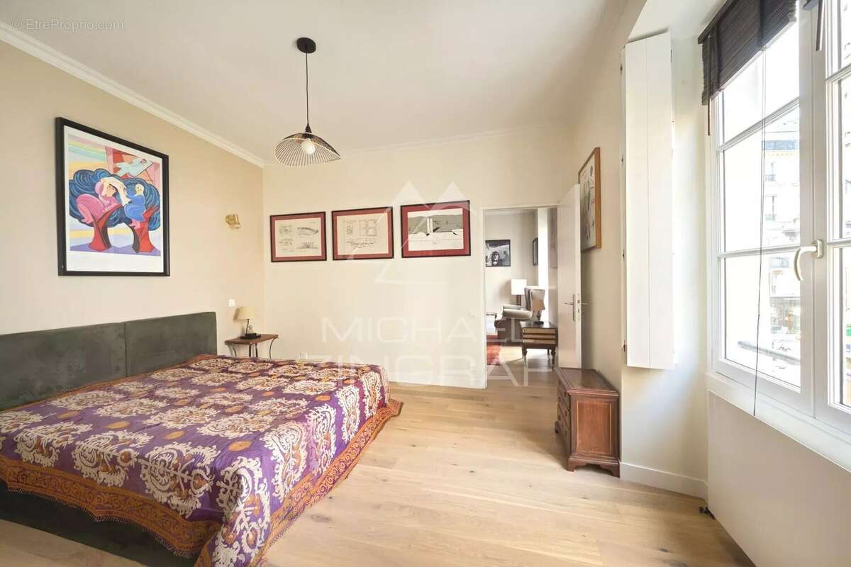 Appartement à PARIS-7E