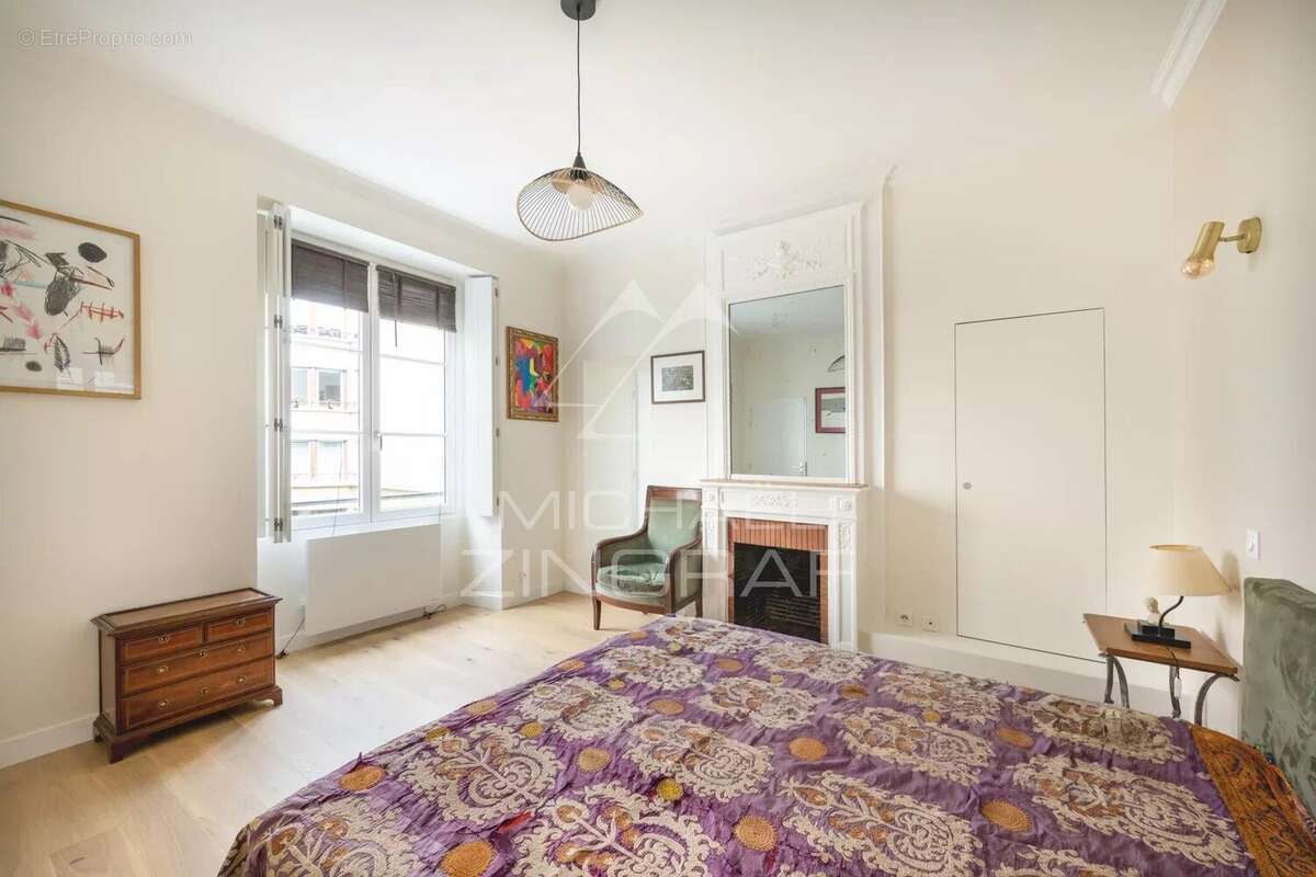 Appartement à PARIS-7E