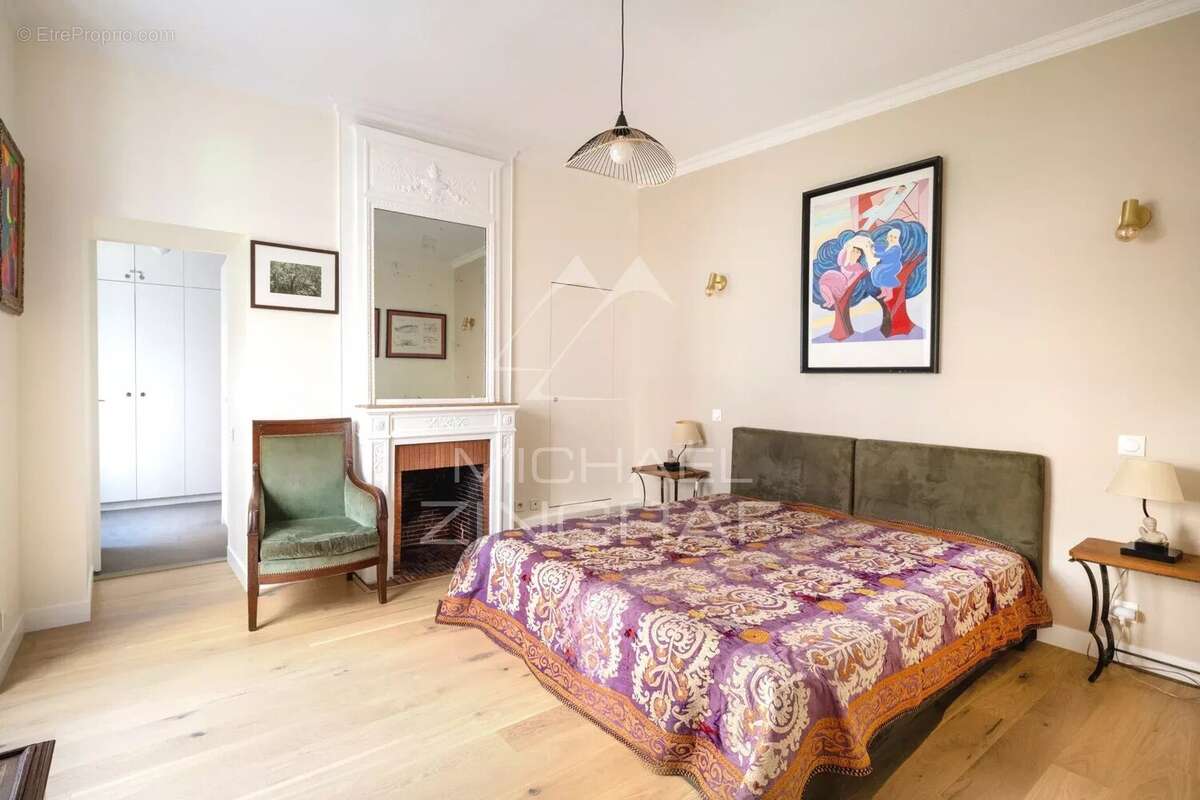 Appartement à PARIS-7E