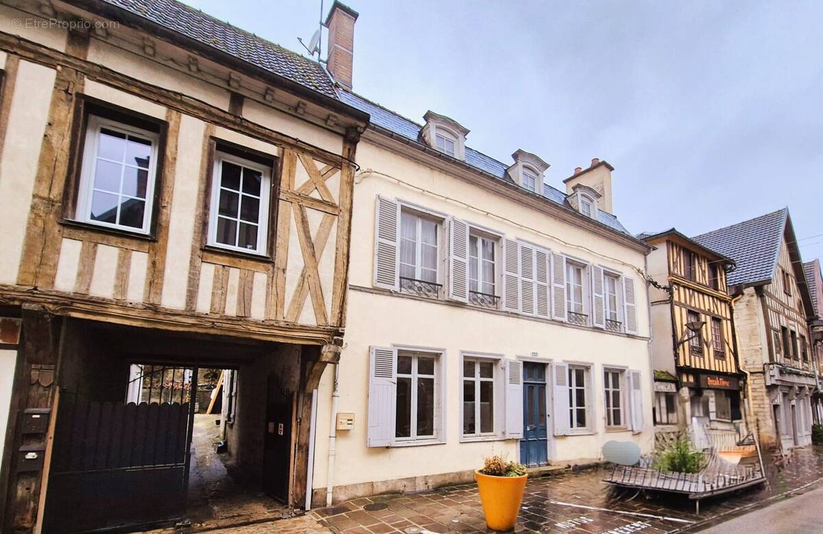 Appartement à BAR-SUR-SEINE