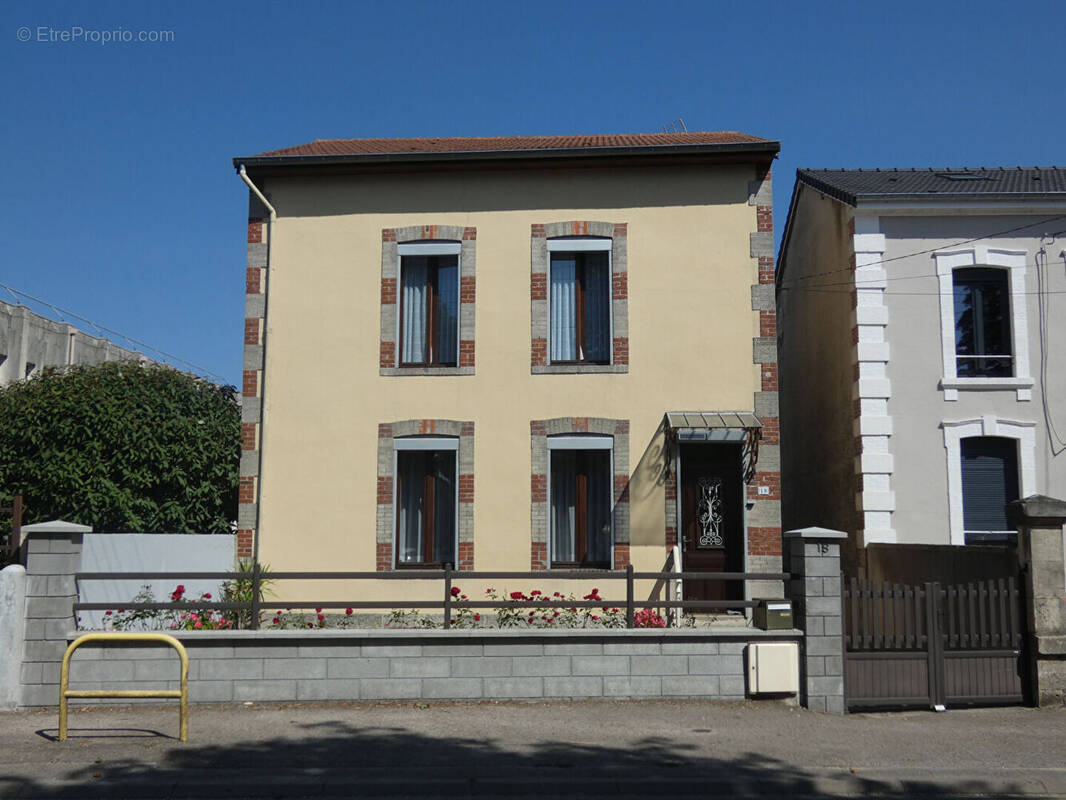 Maison à BELLEVILLE-SUR-MEUSE