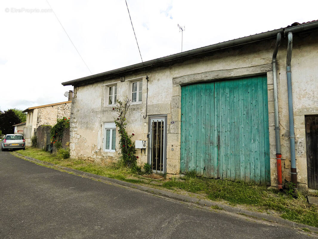 Maison à LINY-DEVANT-DUN