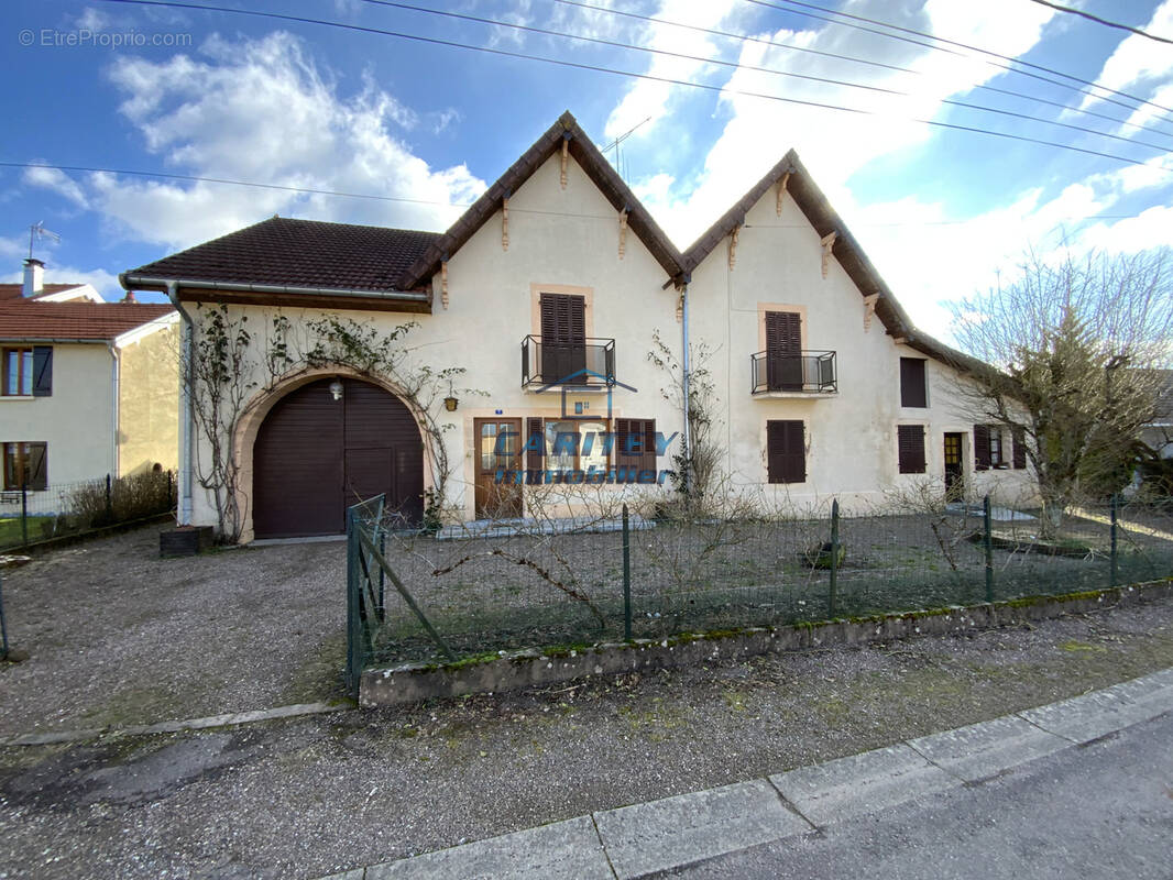 Maison à MOFFANS-ET-VACHERESSE