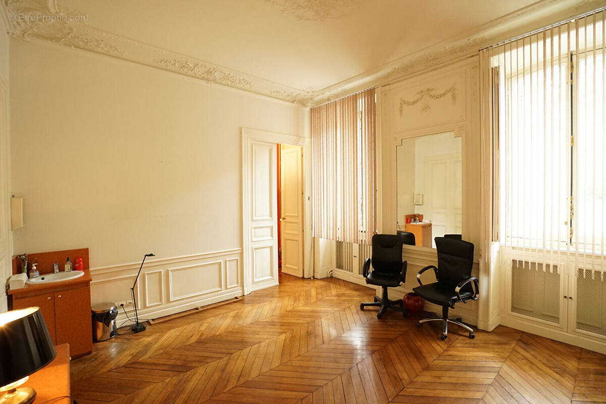 Appartement à PARIS-8E