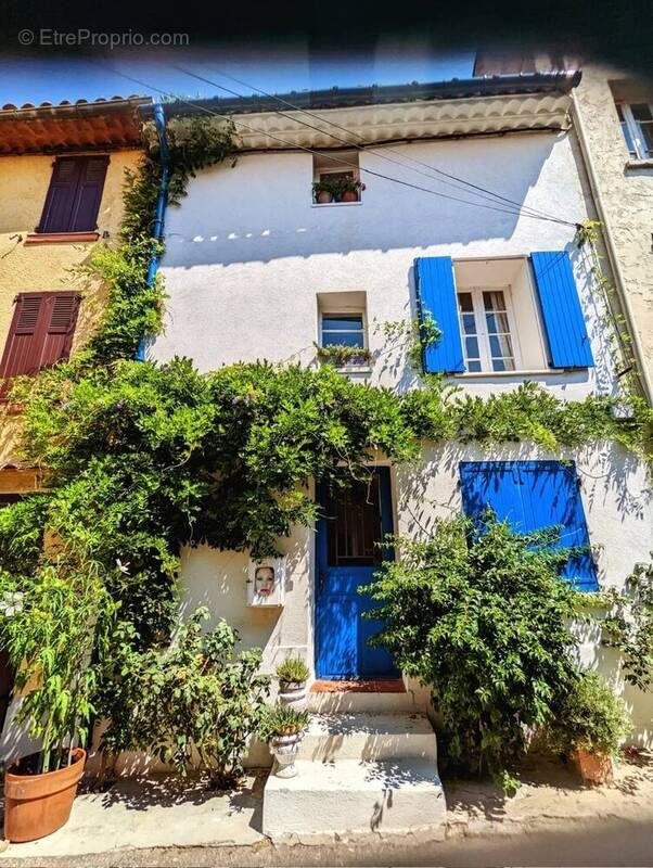 Appartement à LA GARDE-FREINET