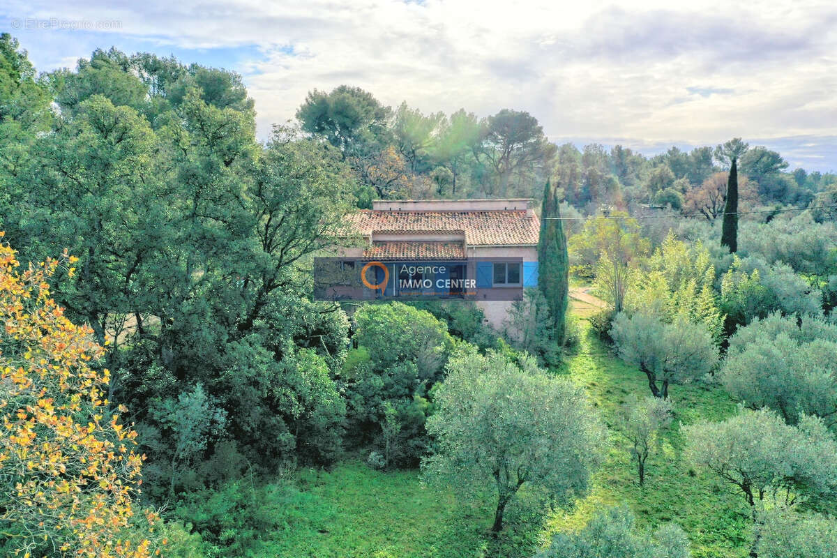 Maison à CUERS