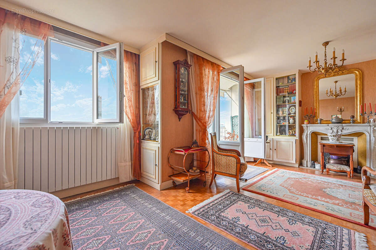 Appartement à PARIS-17E