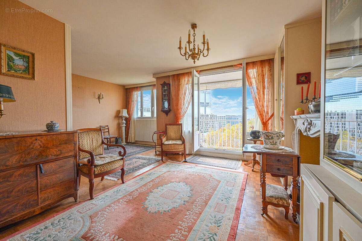 Appartement à PARIS-17E