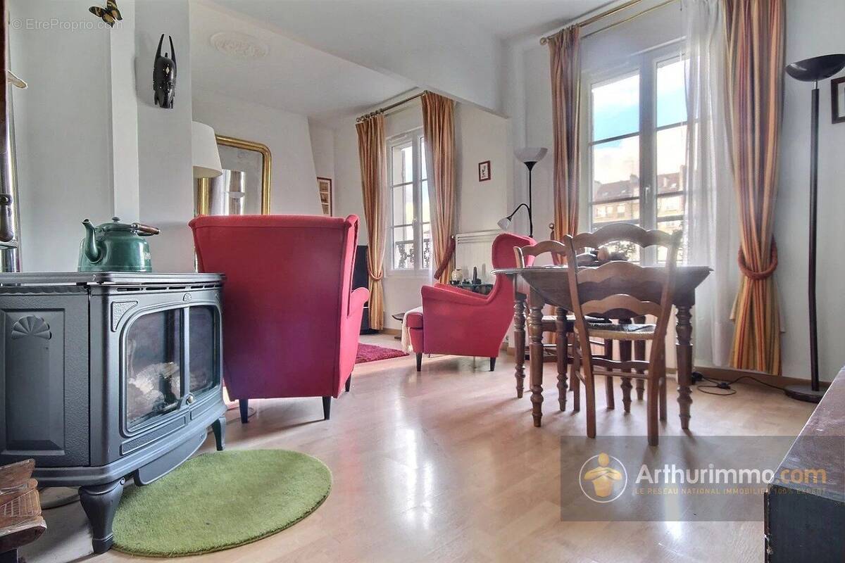 Appartement à CHARENTON-LE-PONT