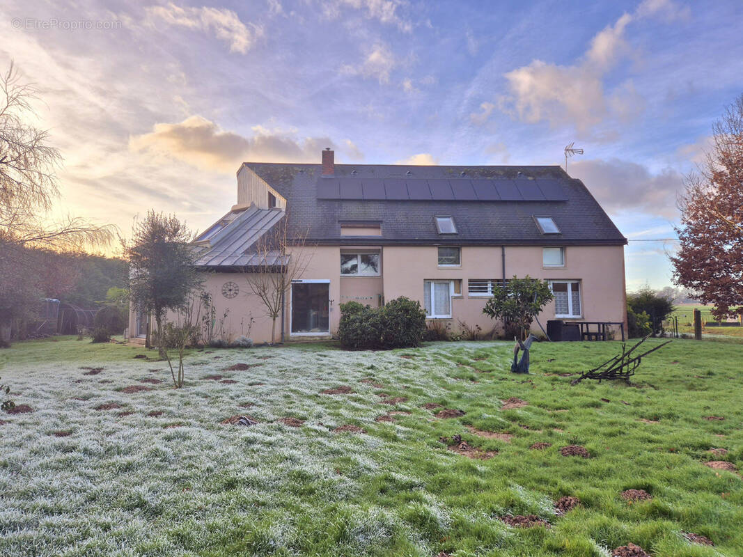 Maison à LA CHAPELLE-MONTLIGEON