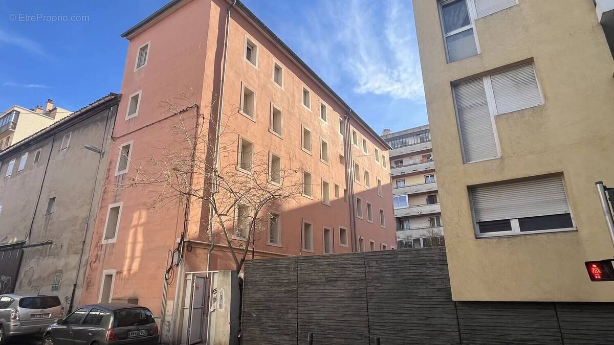 Appartement à MARSEILLE-3E