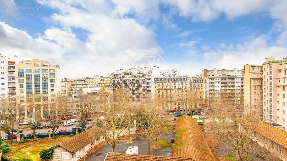 Appartement à PARIS-16E