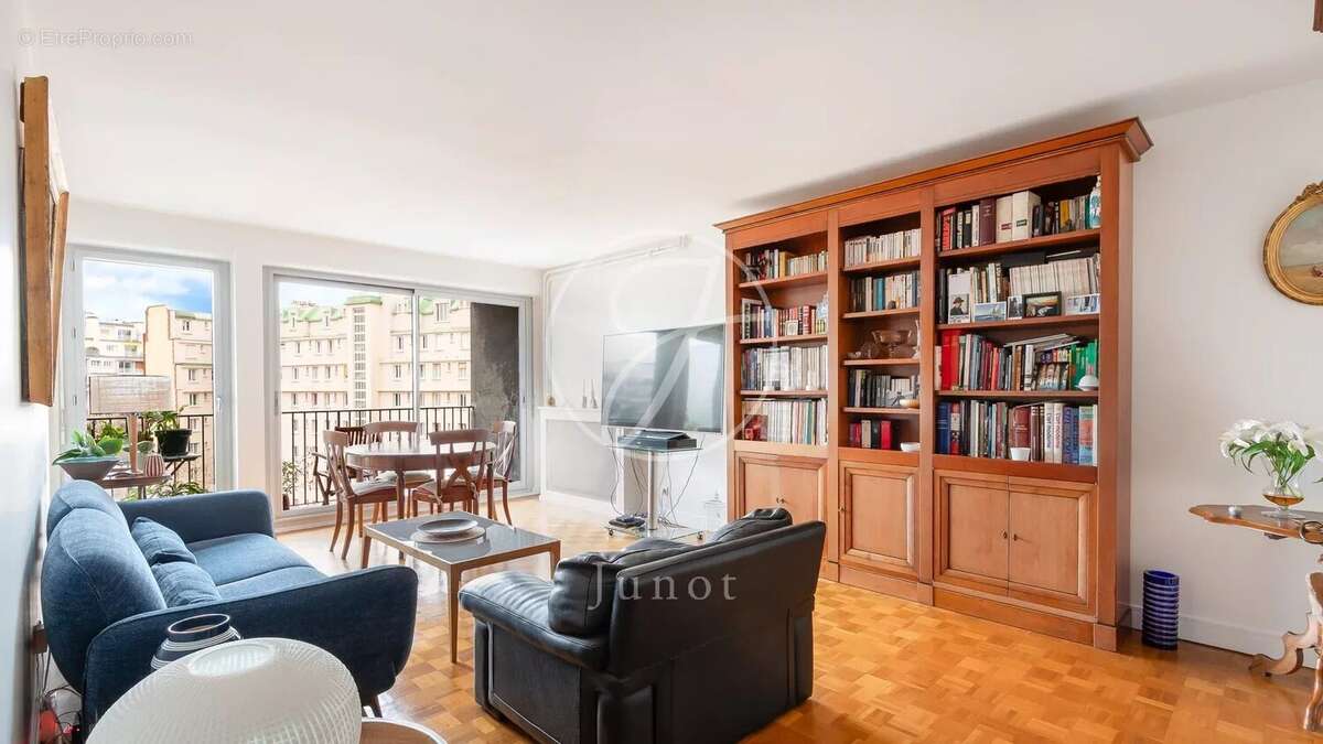 Appartement à PARIS-16E