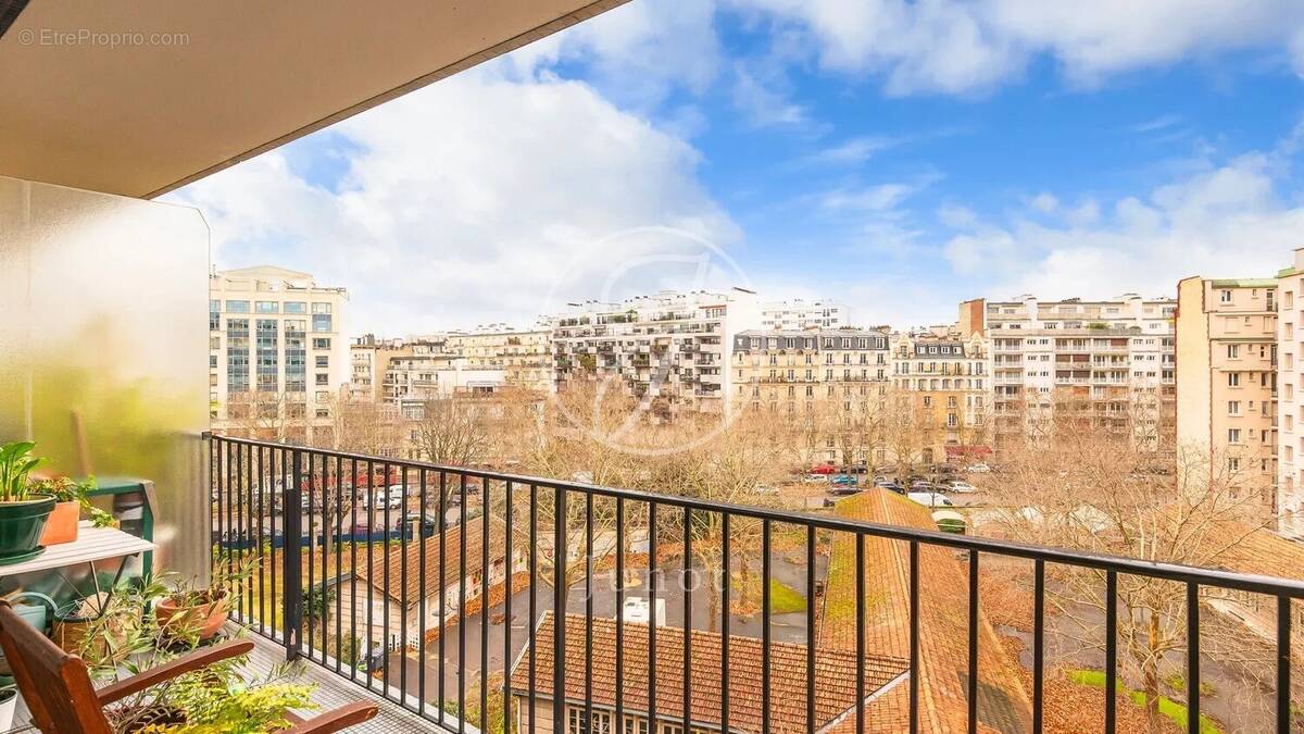 Appartement à PARIS-16E