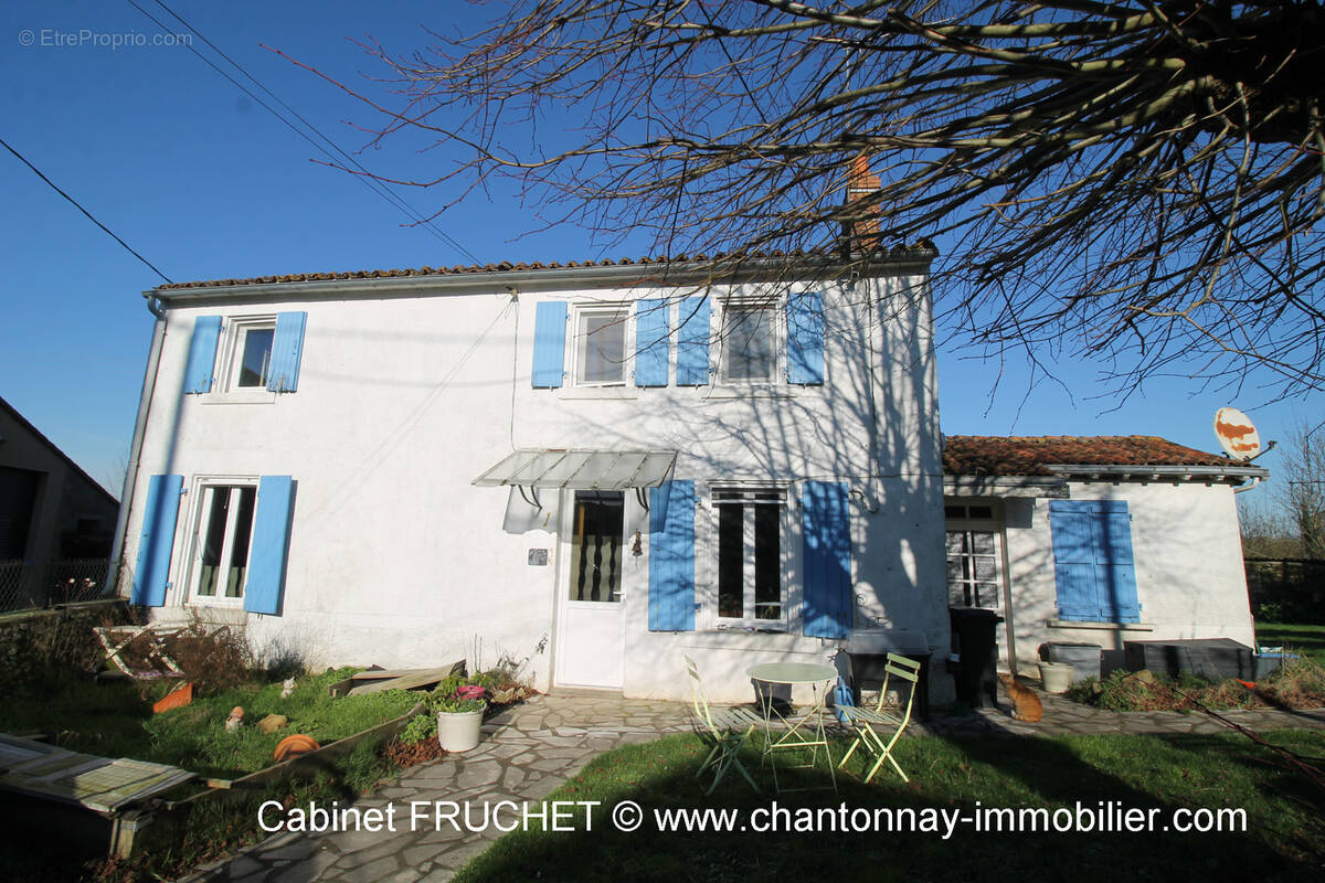 Maison à BAZOGES-EN-PAREDS