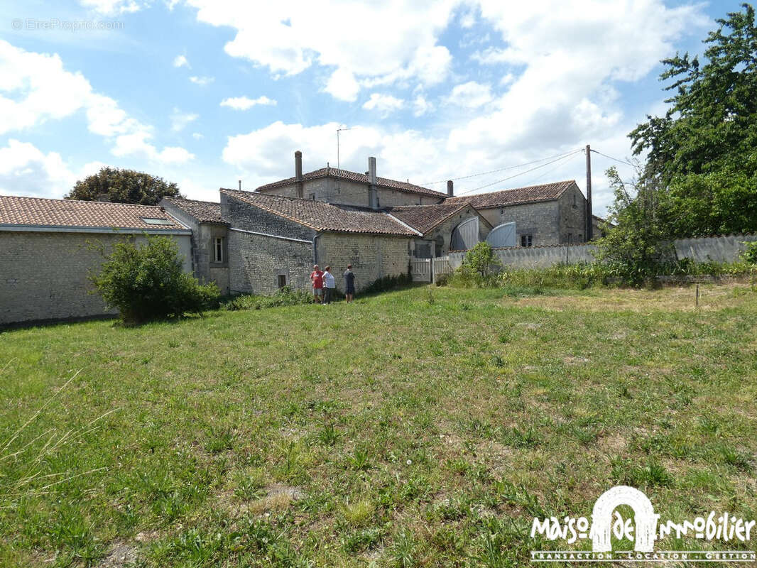 Maison à SEGONZAC