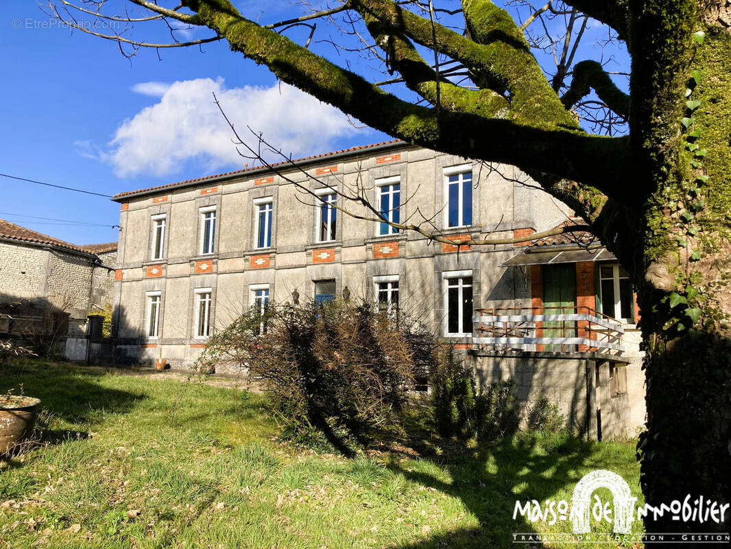 Maison à SEGONZAC