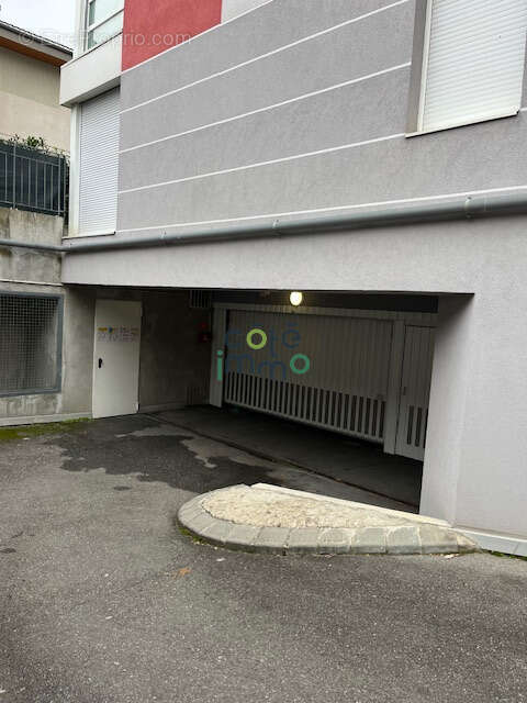 Parking à THONON-LES-BAINS