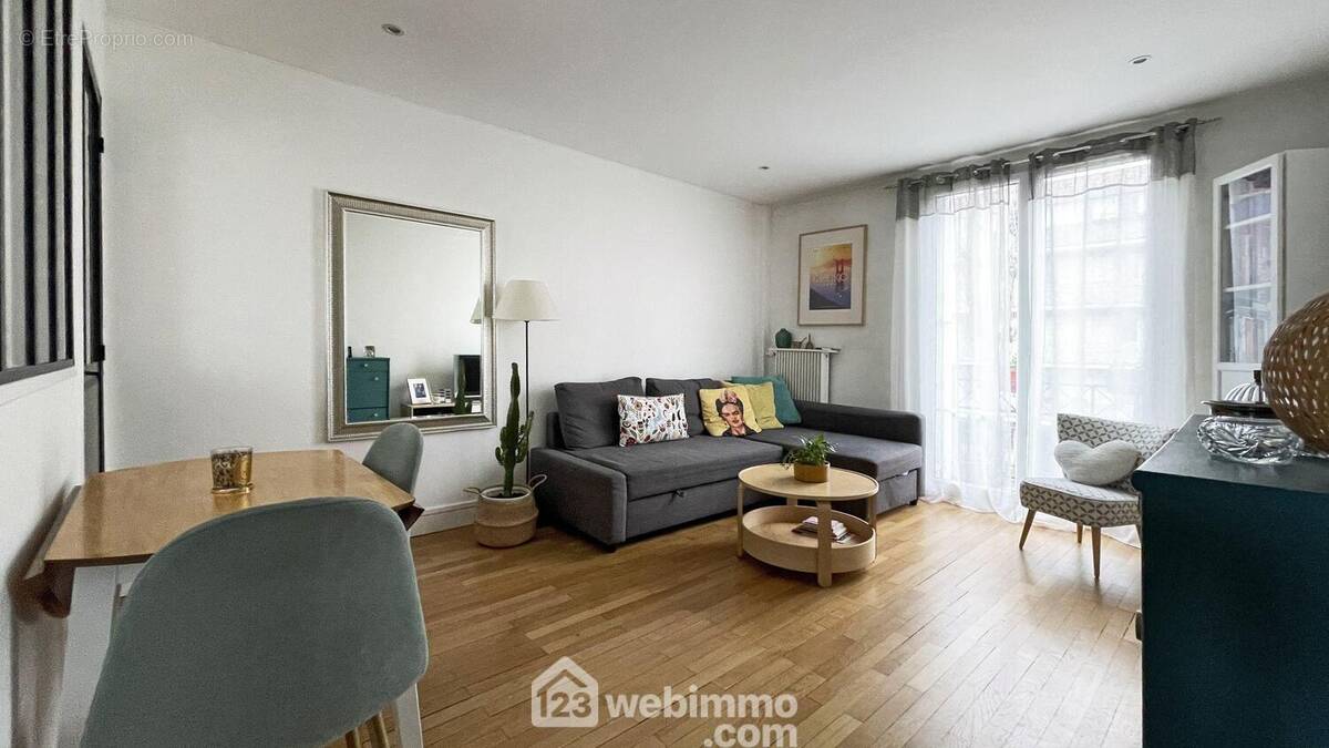 Cet appartement offre une entrée, un lumineux séjour ouvrant sur un petit balcon? - Appartement à NOISY-LE-GRAND