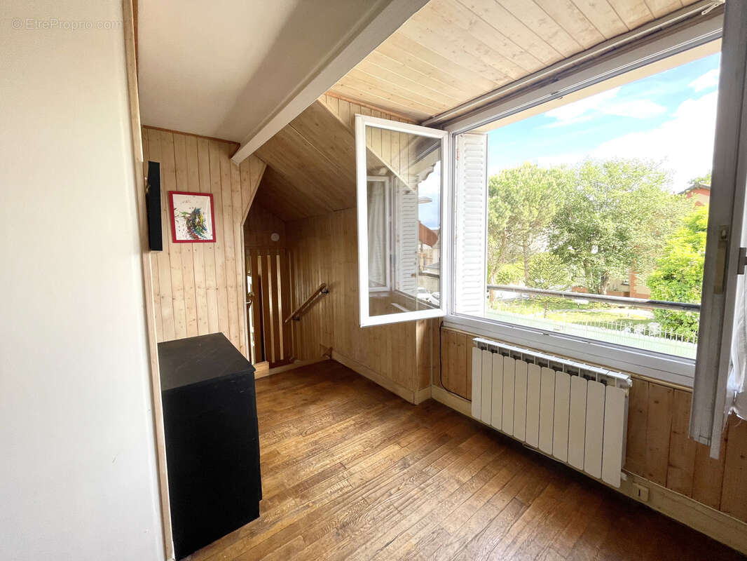 Appartement à MOISSY-CRAMAYEL