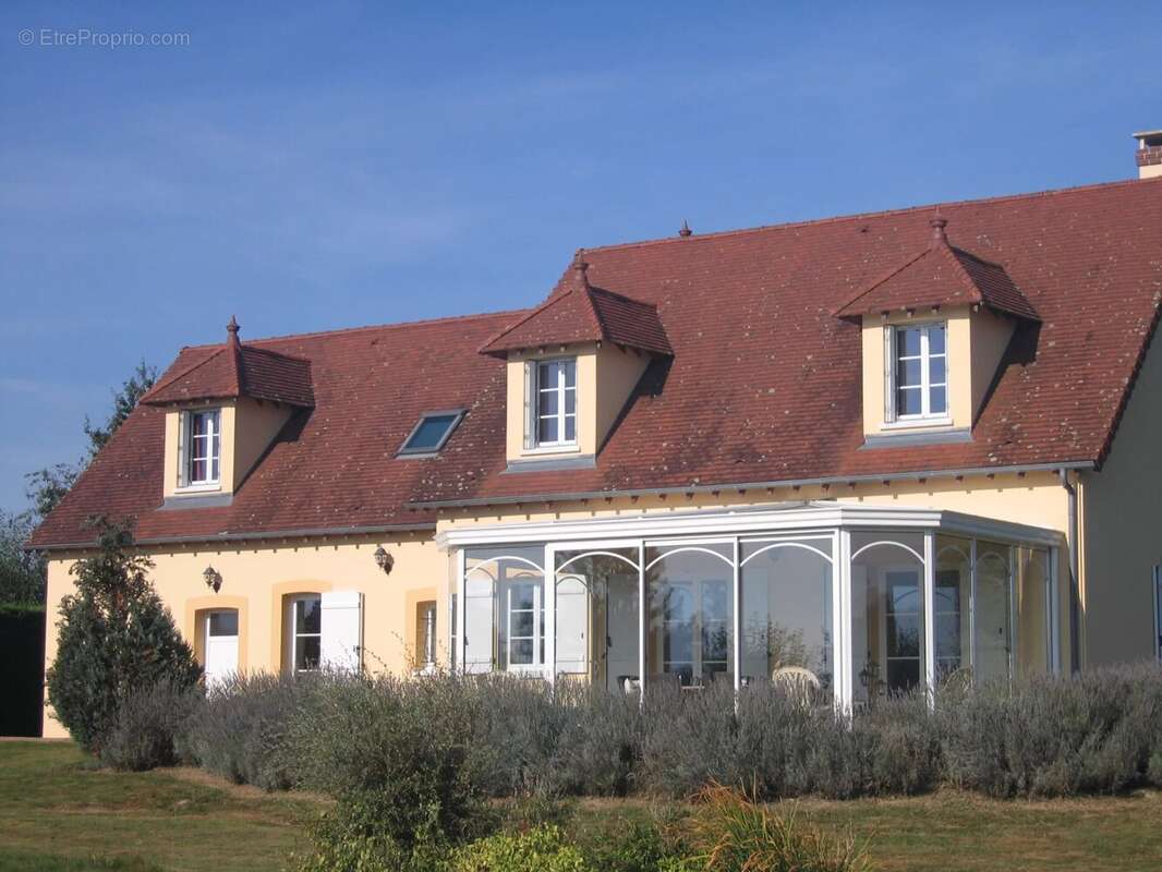 Maison à SAINT-HILAIRE-EN-MORVAN