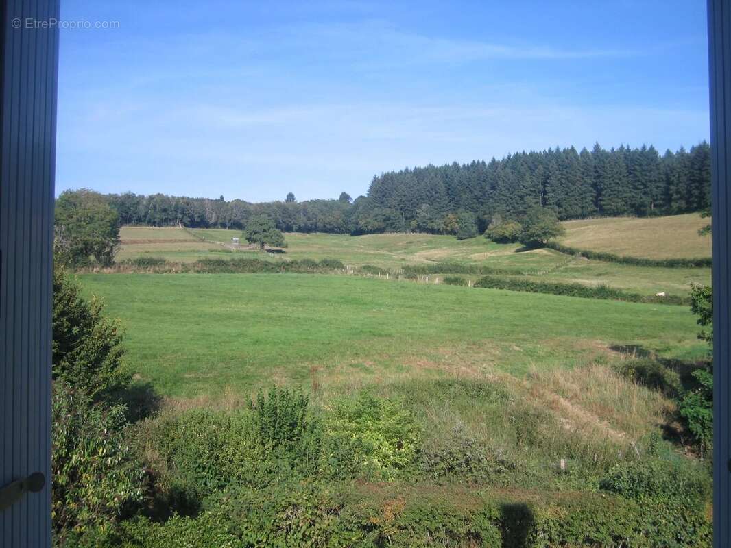 Maison à SAINT-HILAIRE-EN-MORVAN