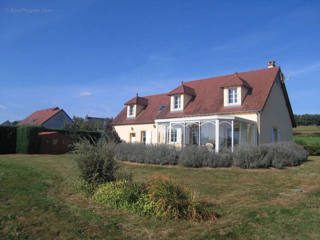 Maison à SAINT-HILAIRE-EN-MORVAN