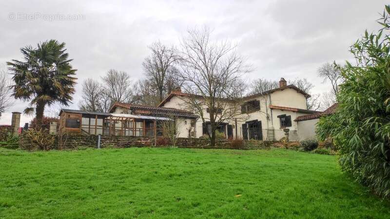 Maison à VERNOUX-EN-GATINE