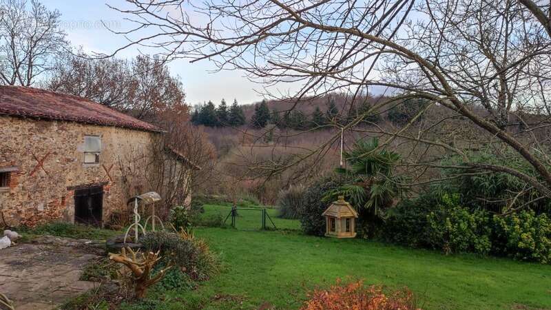 Maison à VERNOUX-EN-GATINE