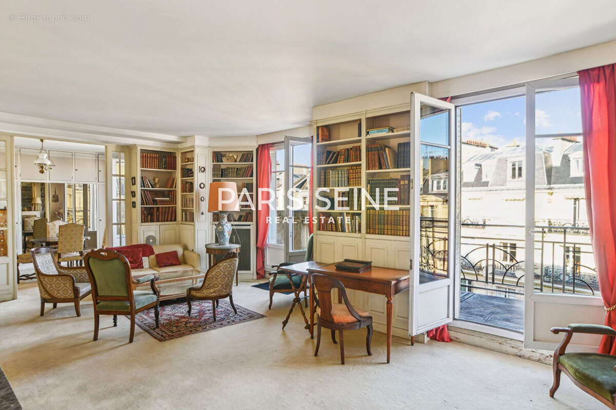 Appartement à PARIS-7E