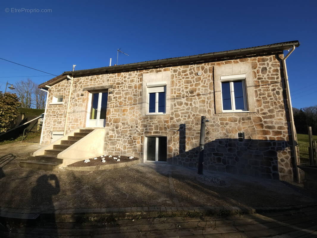 Maison à SAINT-LEONARD-DE-NOBLAT