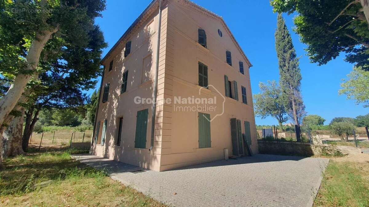 Appartement à LE CASTELLET