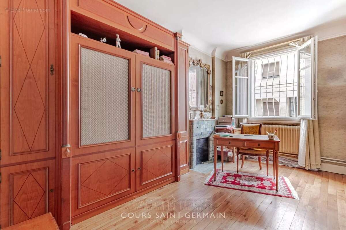 Appartement à PARIS-14E