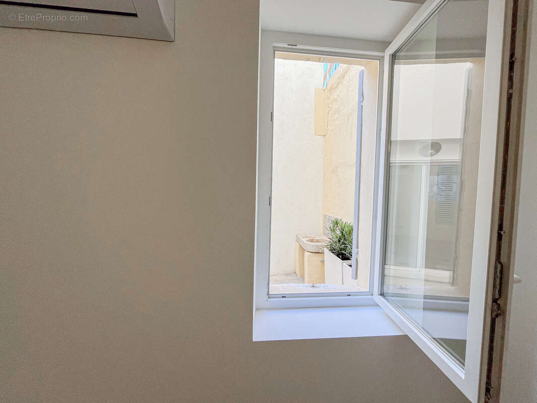 Appartement à MARSEILLE-5E