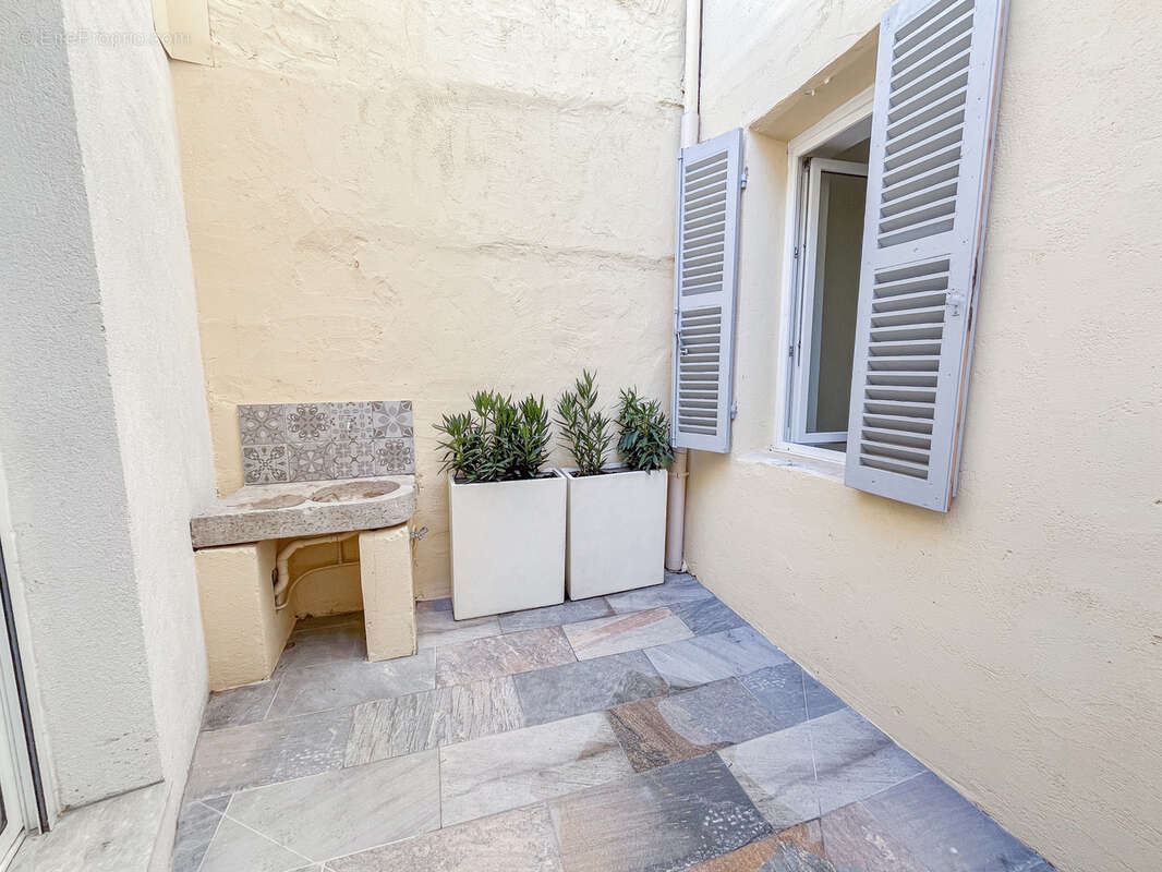 Appartement à MARSEILLE-5E