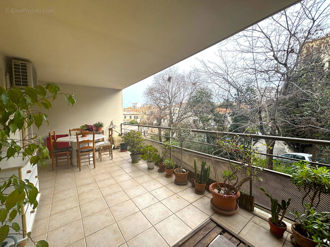 Appartement à MARSEILLE-4E