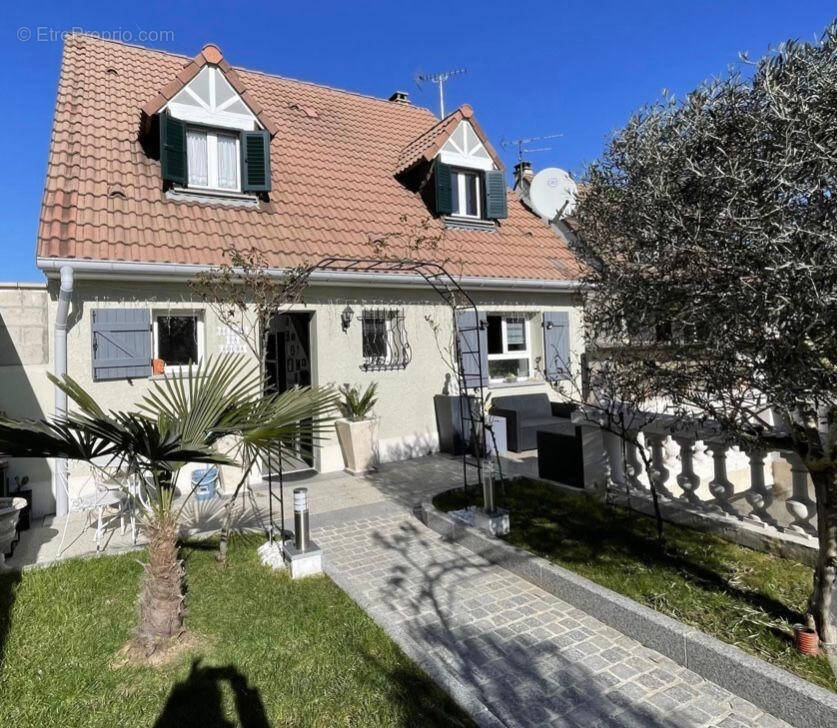 Maison à SARTROUVILLE