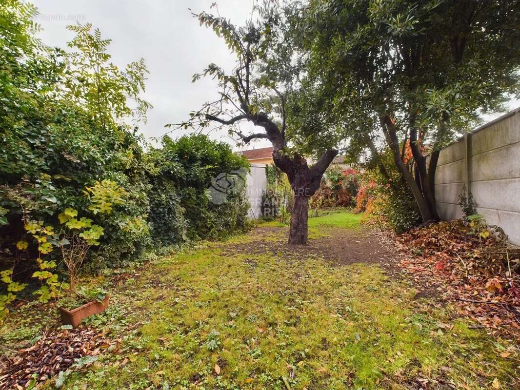 Terrain à VITRY-SUR-SEINE