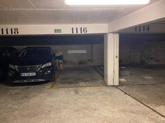 Parking à PARIS-11E