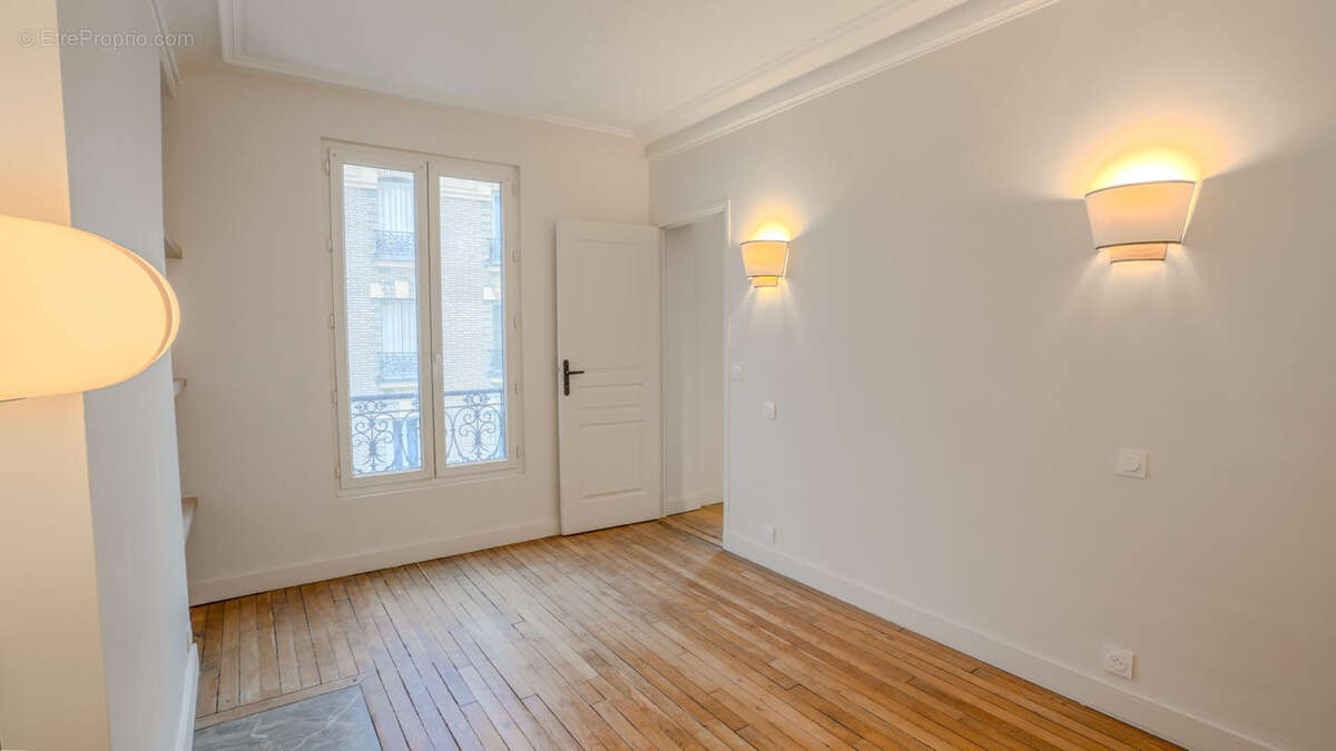 Appartement à PARIS-14E