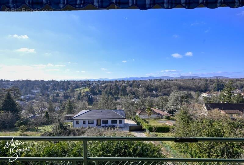 Appartement à CHARBONNIERES-LES-BAINS