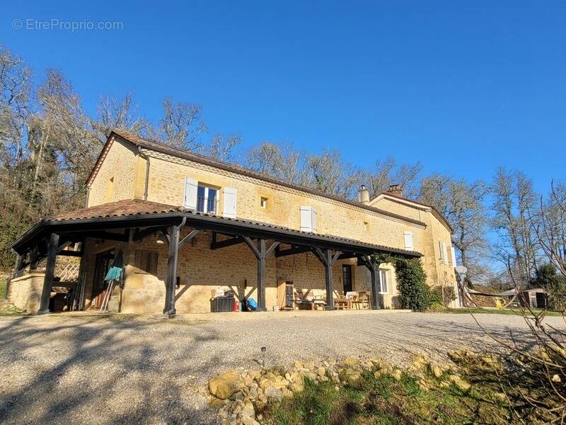 Maison à MAUZAC-ET-GRAND-CASTANG