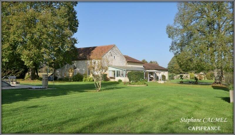 Maison à COURS-DE-PILE