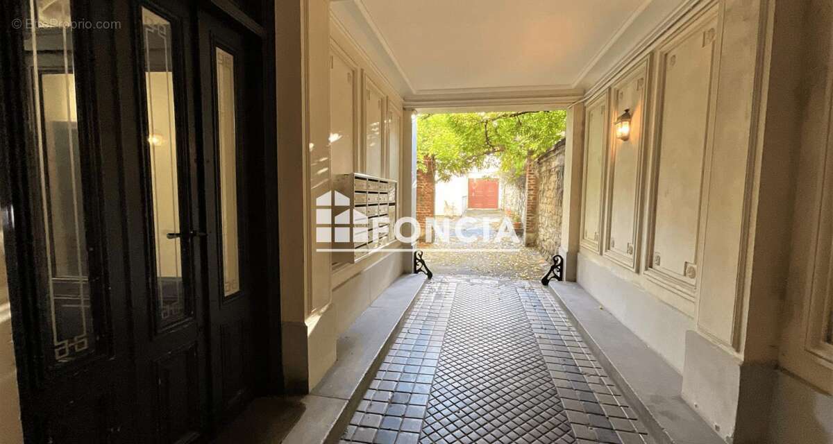 Appartement à PARIS-14E