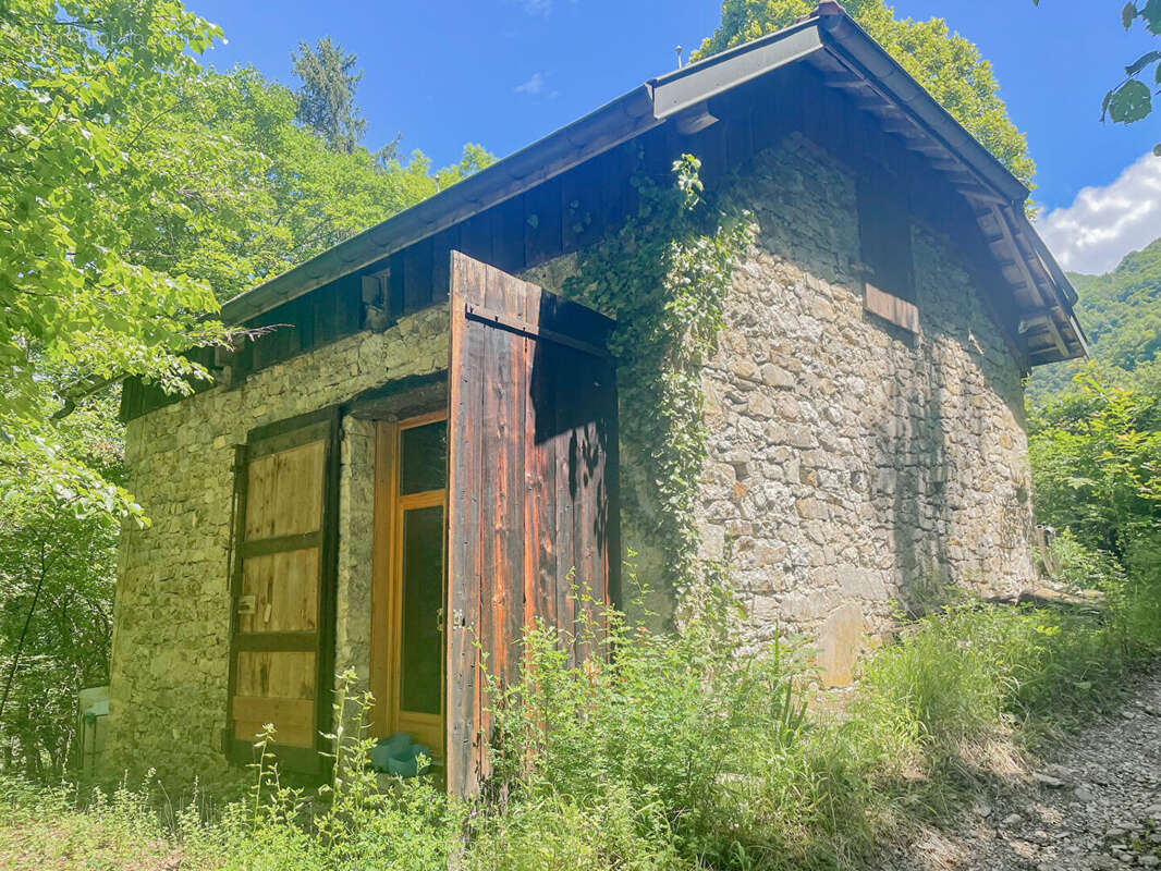 Maison à SAINT-JEAN-DE-CHEVELU