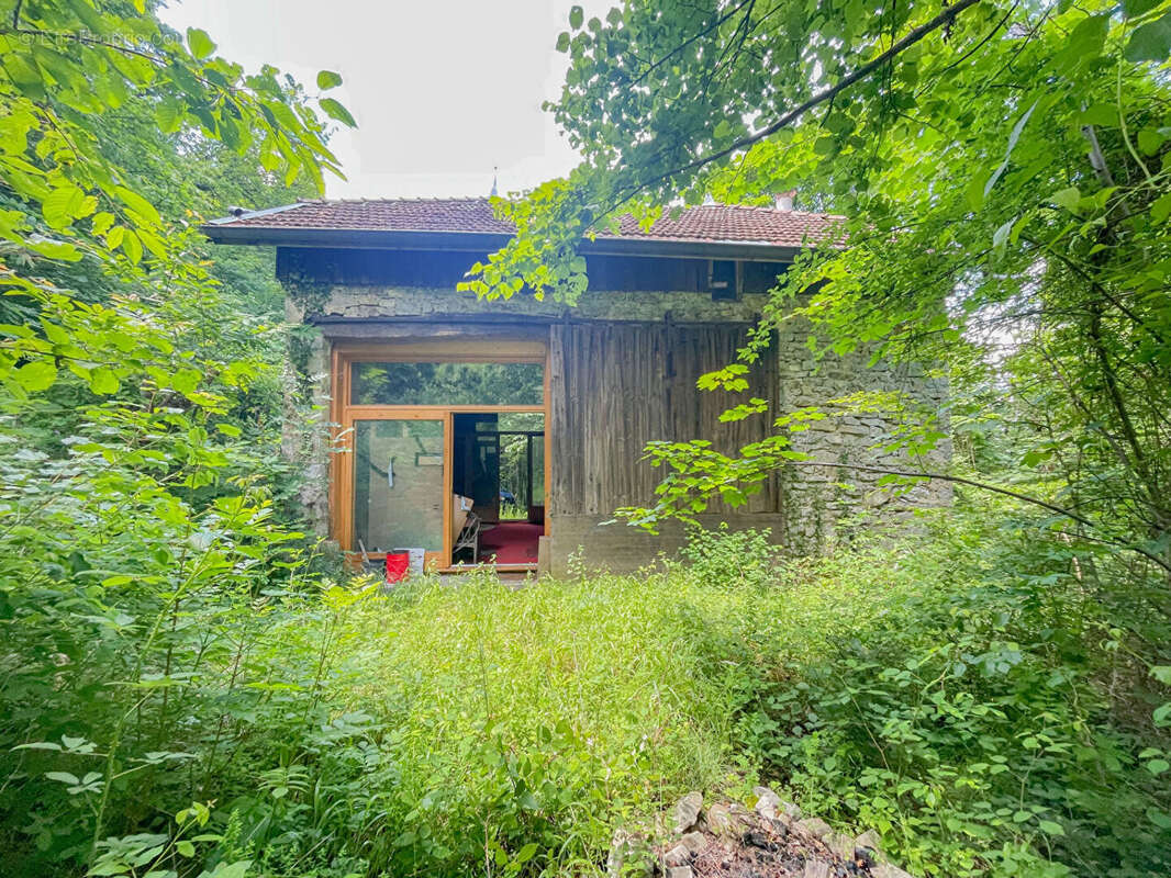 Maison à SAINT-JEAN-DE-CHEVELU