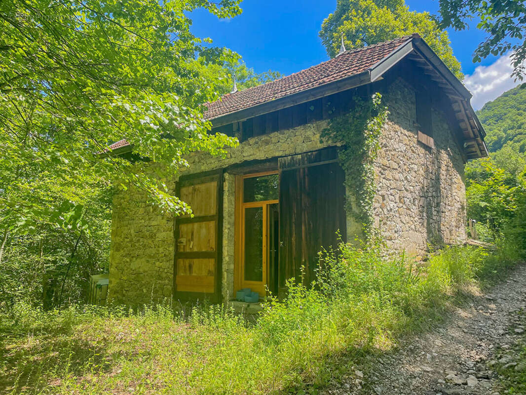 Maison à SAINT-JEAN-DE-CHEVELU