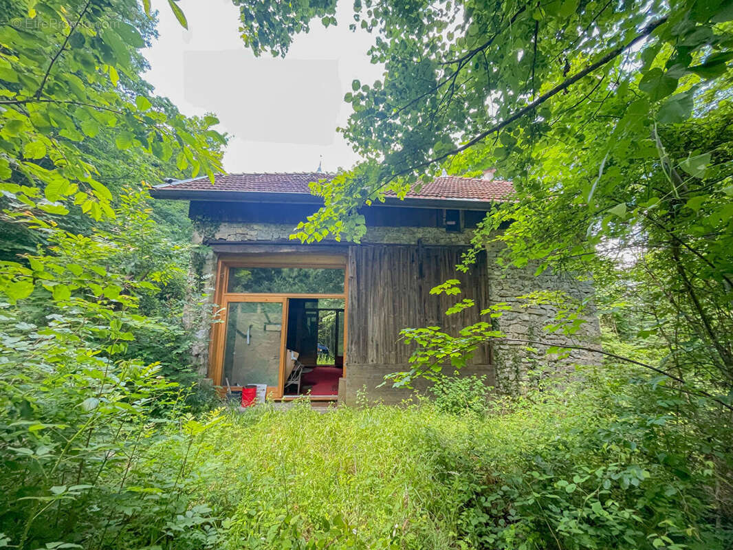 Maison à SAINT-JEAN-DE-CHEVELU