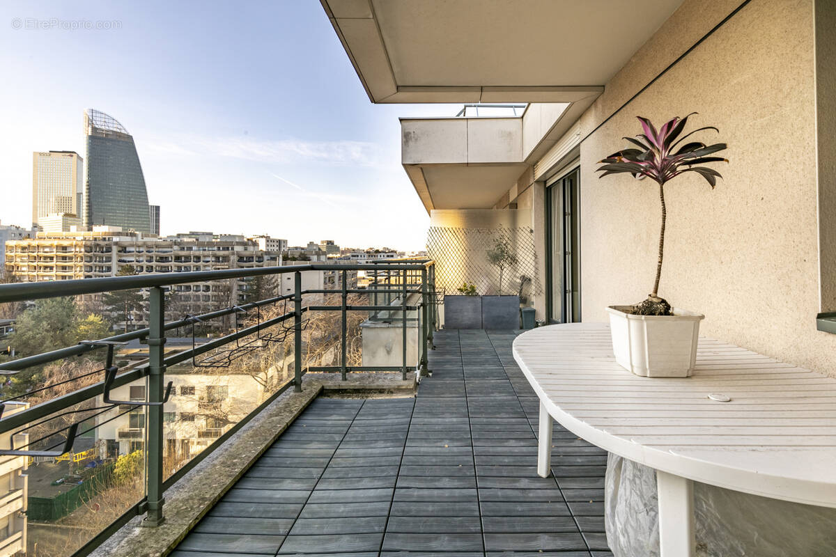 Appartement à COURBEVOIE