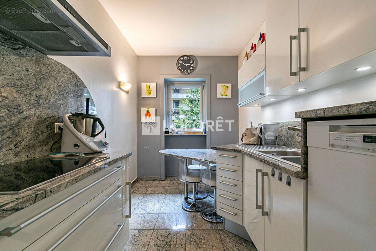 Appartement à NEUILLY-SUR-SEINE